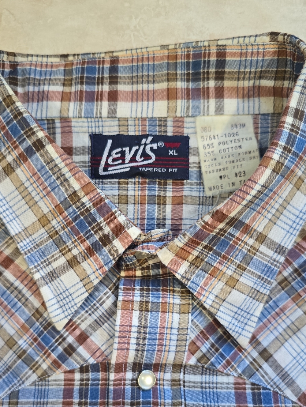 Vintage Levi's Men's Plaid Button-Down Shirt in Brown, Blue and Tan